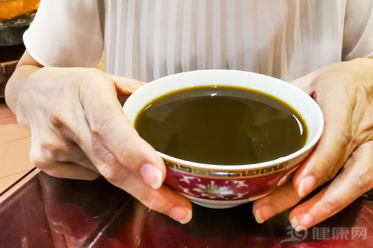 带状疱疹又叫缠腰蛇，该怎么治？医生：这些方法可快速治疗