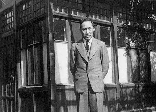 天才数学家华罗庚：初中文凭被选为教授，遭同事排挤，在日本去世