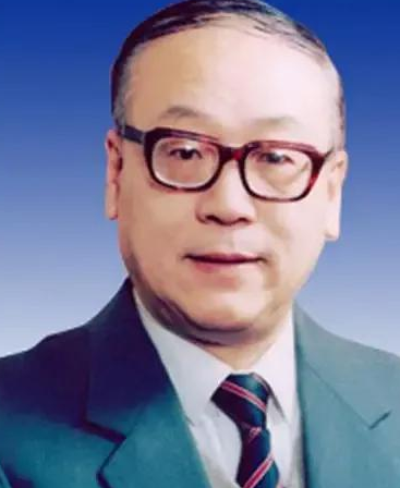 毛主席动手术，周总理不顾自身病重去探望，毛主席：我要听满江红