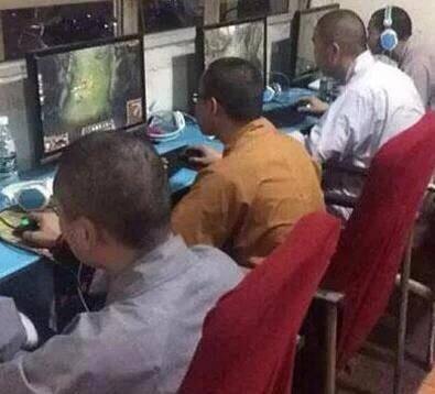 什么是代沟？大概就是你说笑尿了，你妈惊呆了