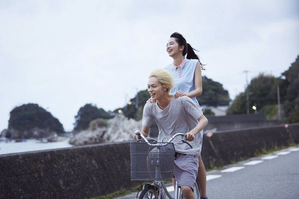 日本娱乐圈炸了！顶流男星突然爆和女演员同居，想马上结婚