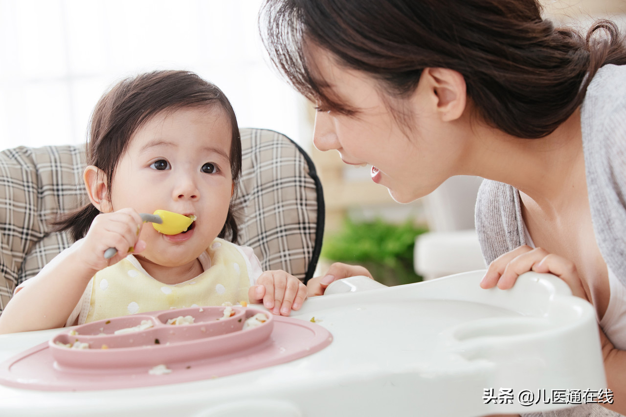 宝宝多大就该自己吃饭？长期喂食产生的危害，家长一定要注意