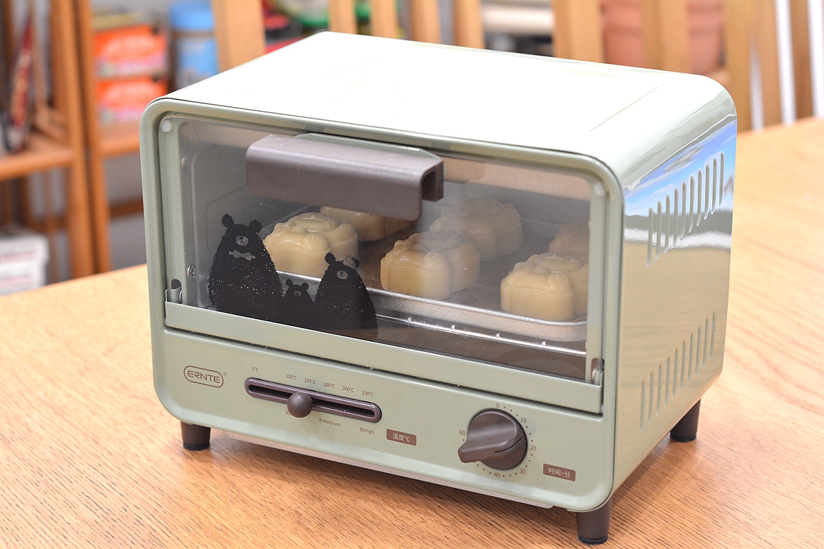 黑芝麻酱绿豆沙月饼还真好吃，说啥也得试一试，歪打正着的美味