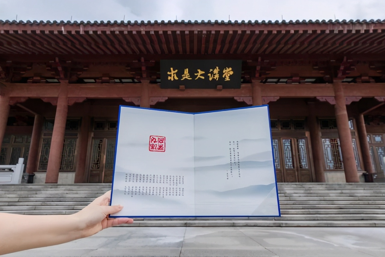 恭喜！你已被浙江大学录取！首批录取通知书已寄出！提前看看