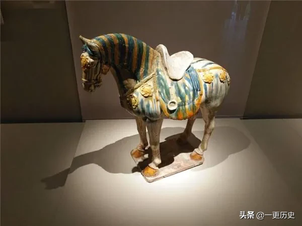 中国陶器的鼎盛，细说唐三彩的文化价值