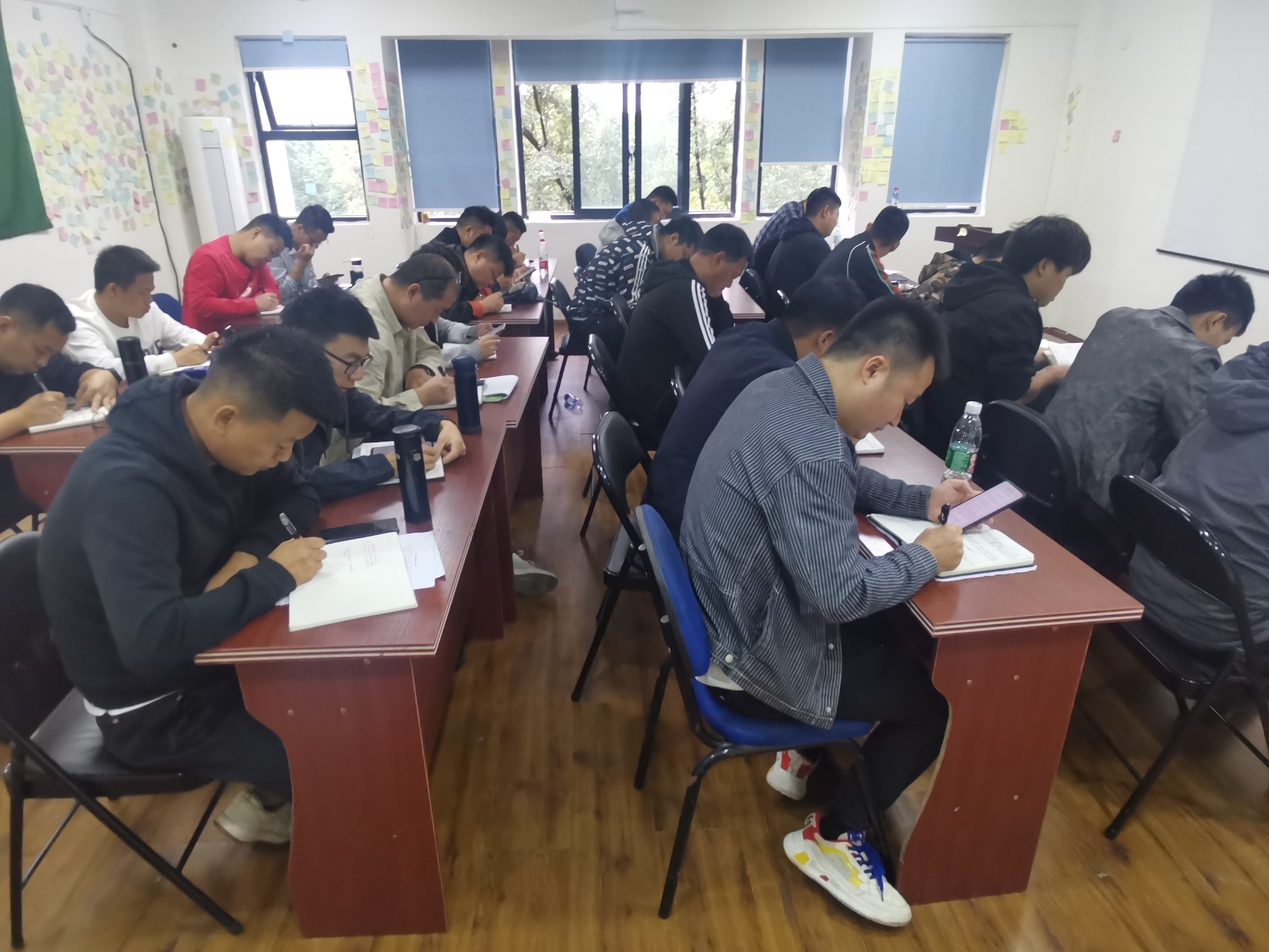 先是媽媽來，再是兒子來，他們都選擇了這家二手車評估師實(shí)戰(zhàn)班