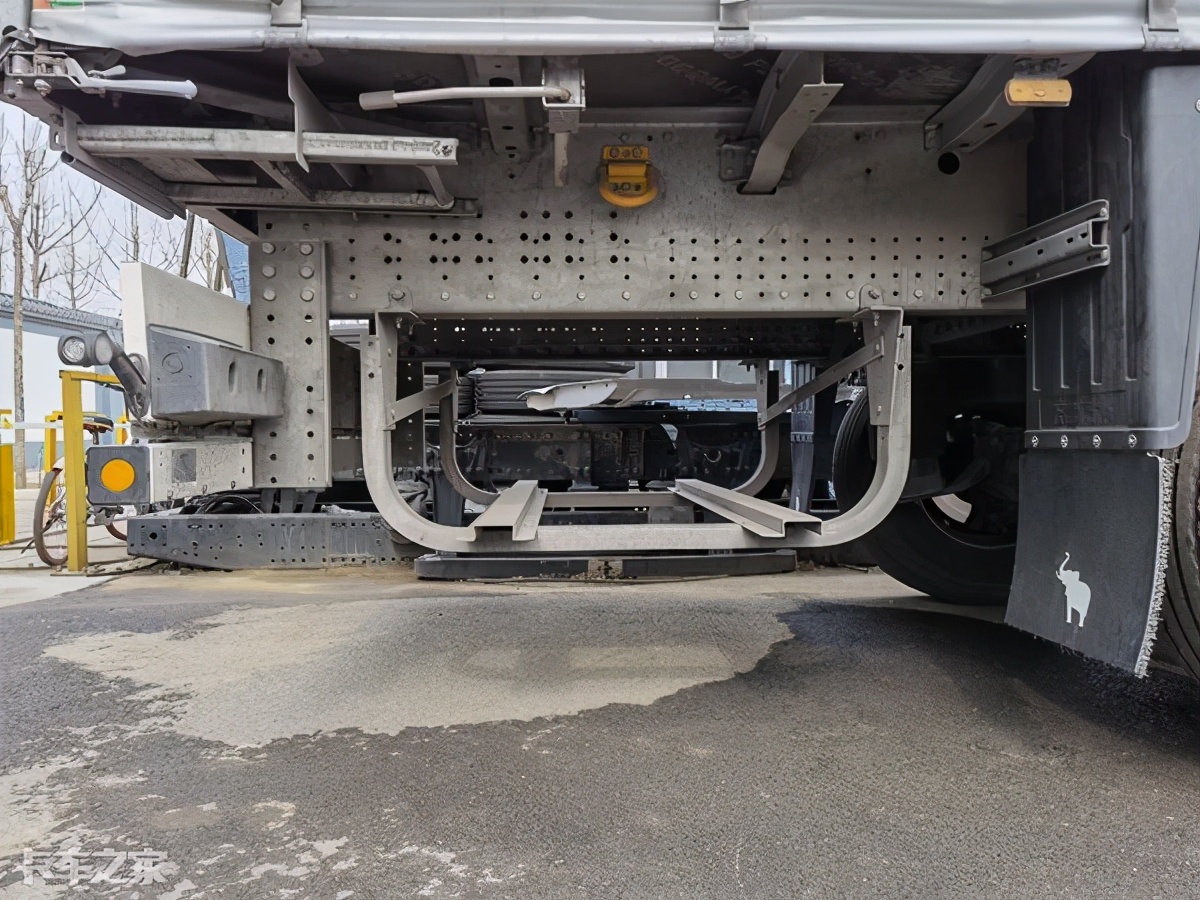 大单胎,盘刹全气囊,全led,德国施密茨侧帘挂车售价60万