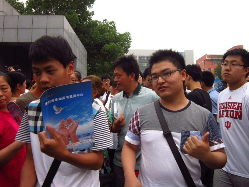 高考毕业生的零食清单火了，假期照这个囤没错，就这看着都馋