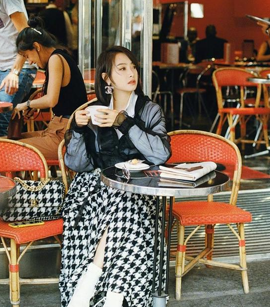 为香奈儿包配衣服(香奈儿包包搭配衣服)