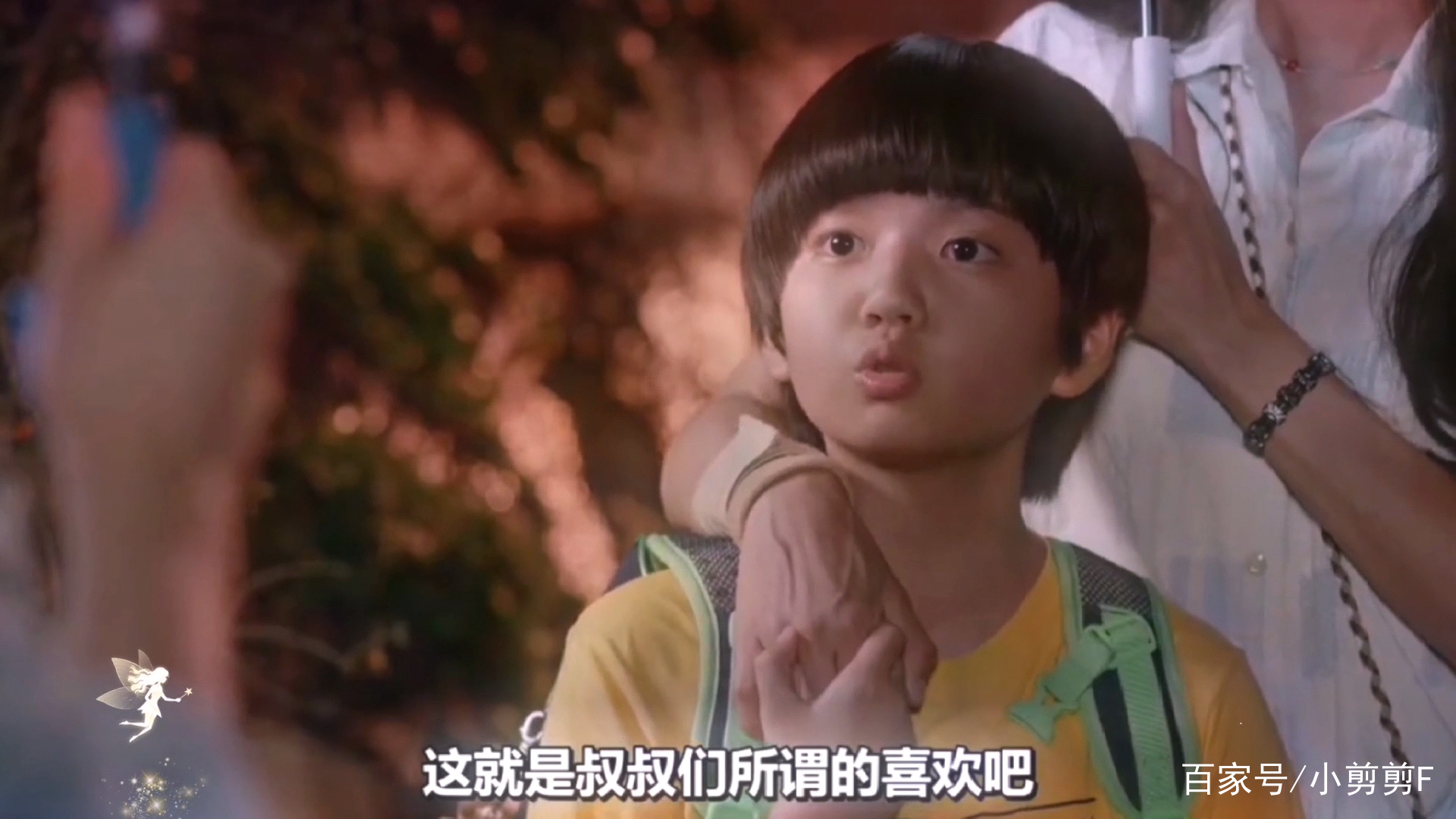 当骆驼绽放时，聪明的孩子说颜色。