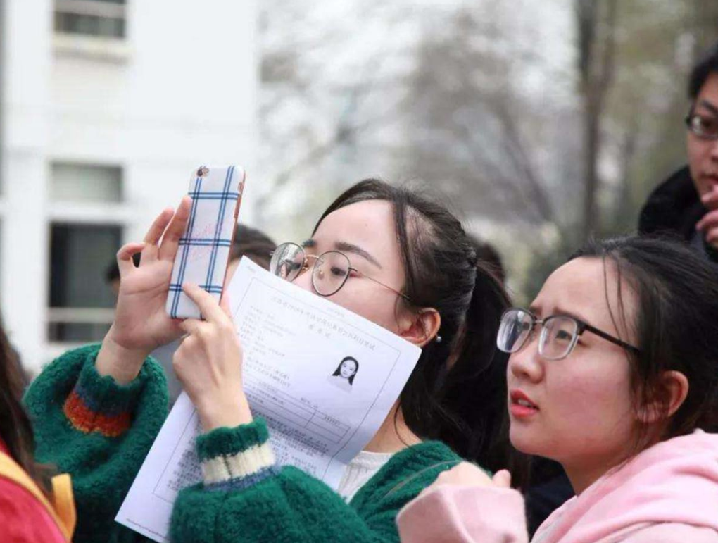 公务员考试培训班猫腻多，有些老师明知道结果，但并不会说出详情