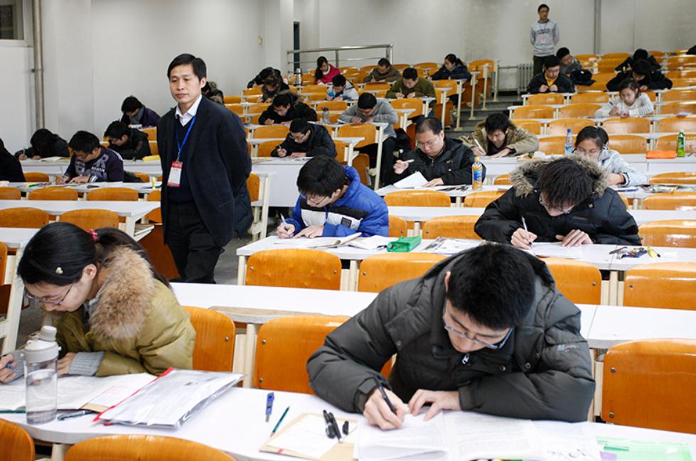 考研“重灾区”院校，部分专业报录比77:1，没有400分不敢报名