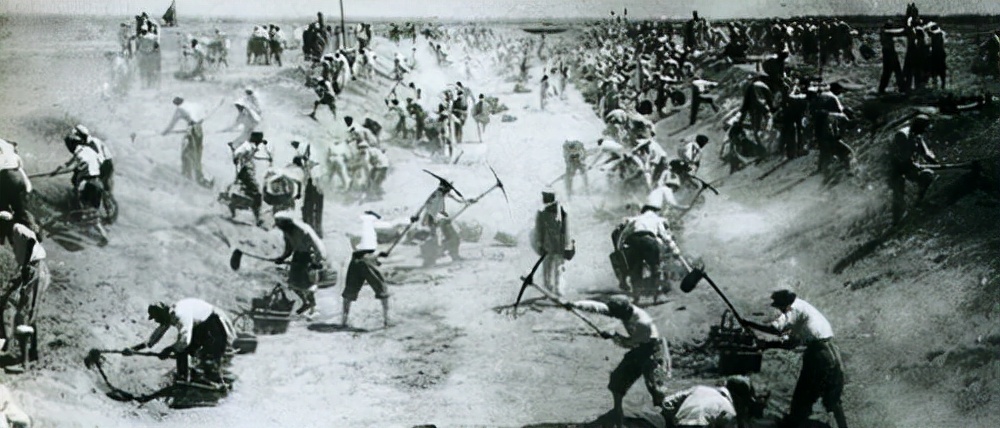 17位老人在宾馆地毯上睡了一夜，他们是谁？