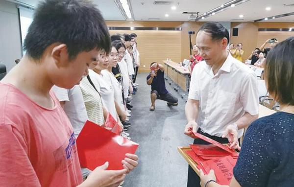 武汉多所大学学费“涨价”，家长欲哭无泪，2022高考生需引以为戒