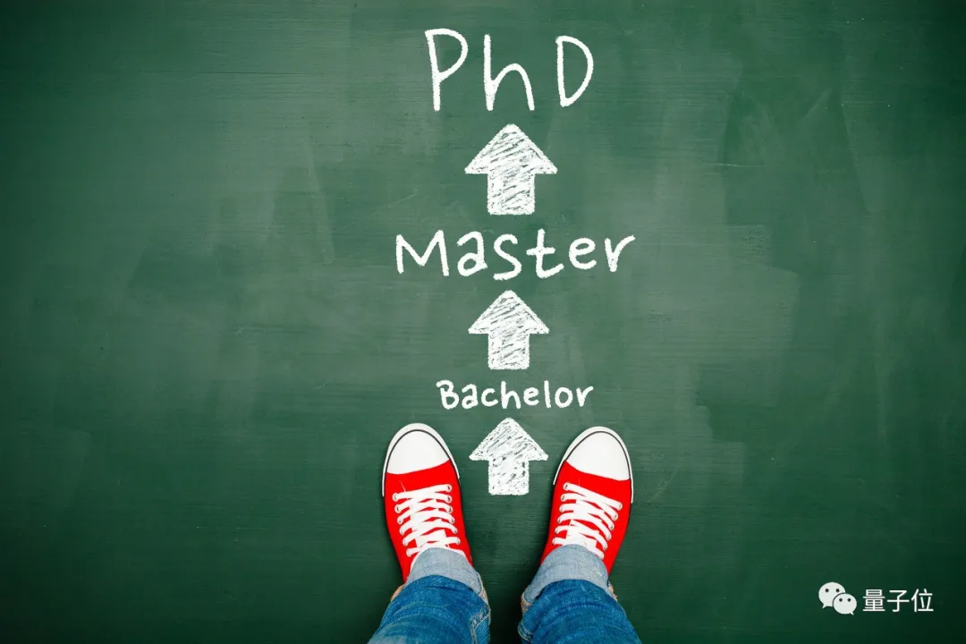 她是北大“一个人的毕业照”主角，古生物专业，十年后搞起了AI