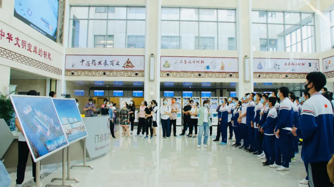 市实验学校高二学生到淄博市中医医院东院区体验中医药文化