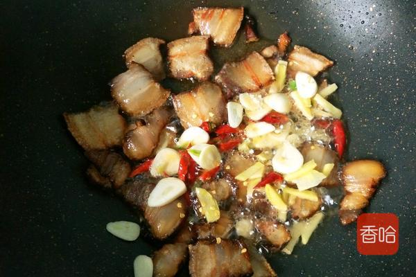 腌腊肉最“忌讳”直接放盐！难怪肉味酸又容易坏，白白毁了一块肉