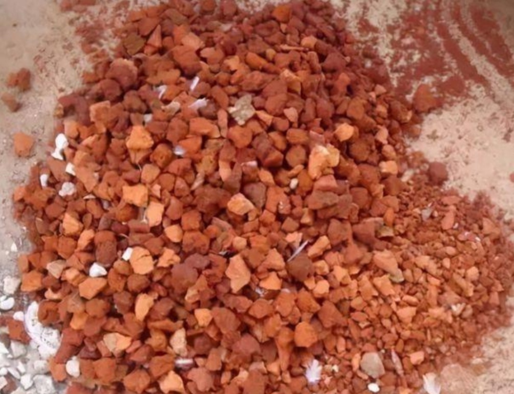 77煤渣颗粒除了碎砖块以外,冬天烧炉子剩下的煤渣,也是养兰花的好