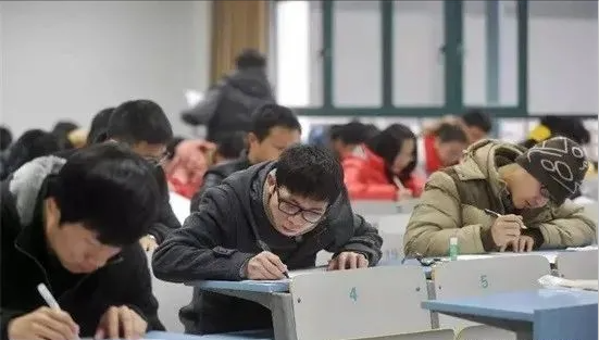 成人高考考什么？成人高考考试试卷难吗？