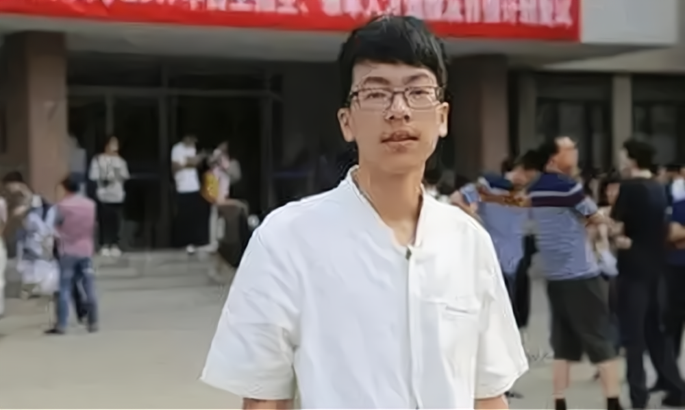 浙江数学天才走红，各大高校争相录取，北大自降200分