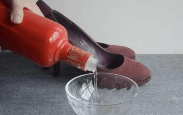 生活小知识:新买的皮鞋脚后跟磨脚该怎么处理？