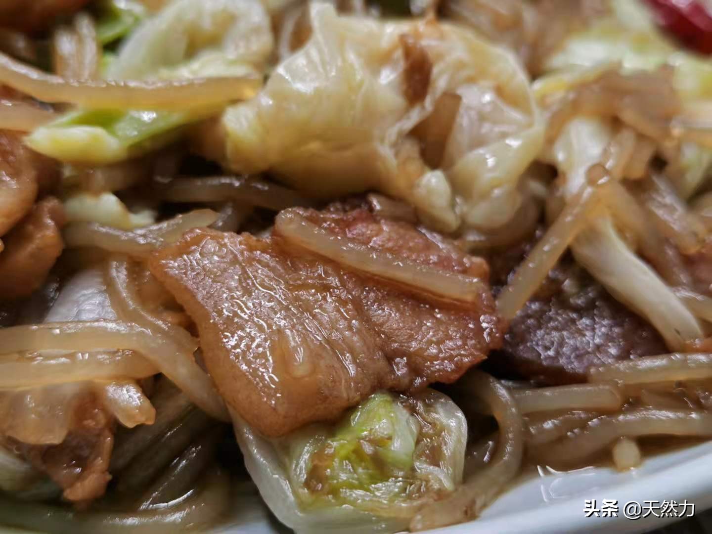 白菜猪肉炒粉条，酒店的做法，家常的味道，简直太美味了