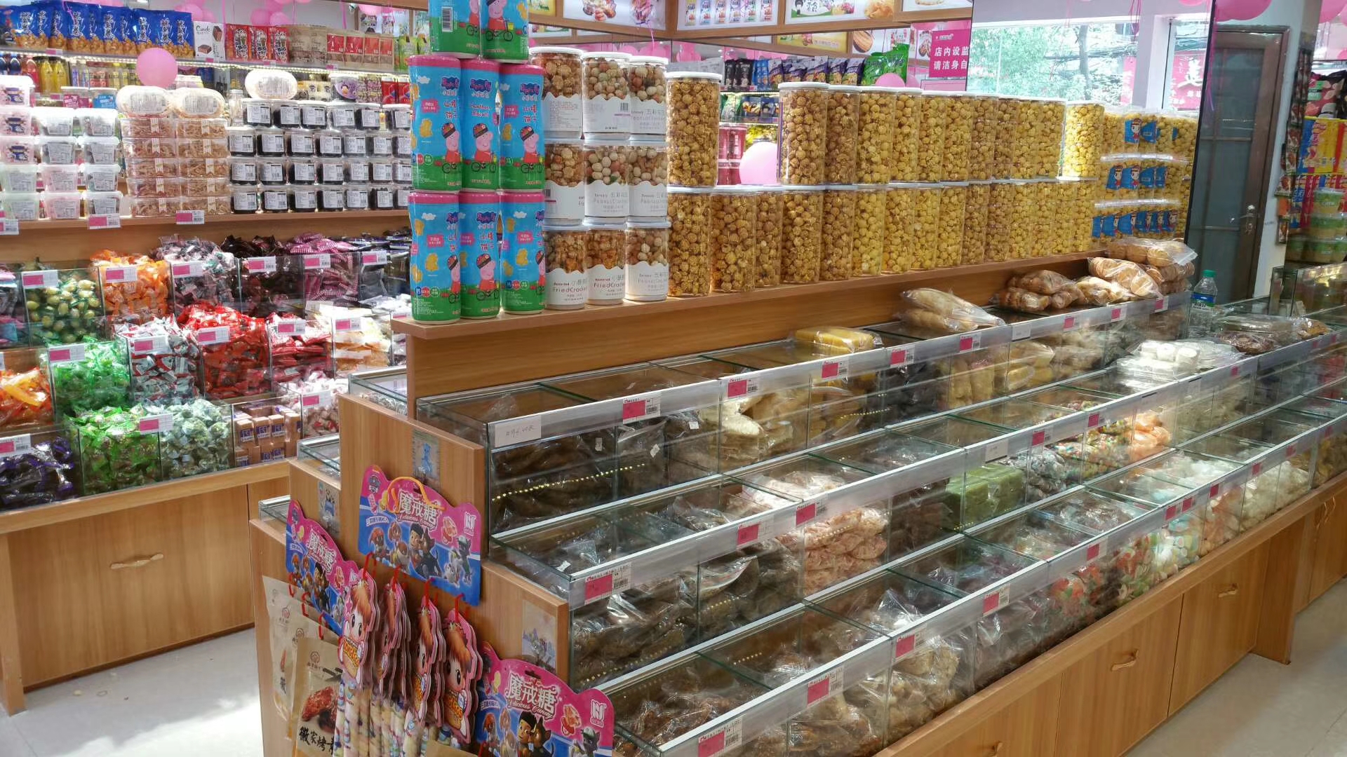 零食店怎么装修既美观又实用，还省钱