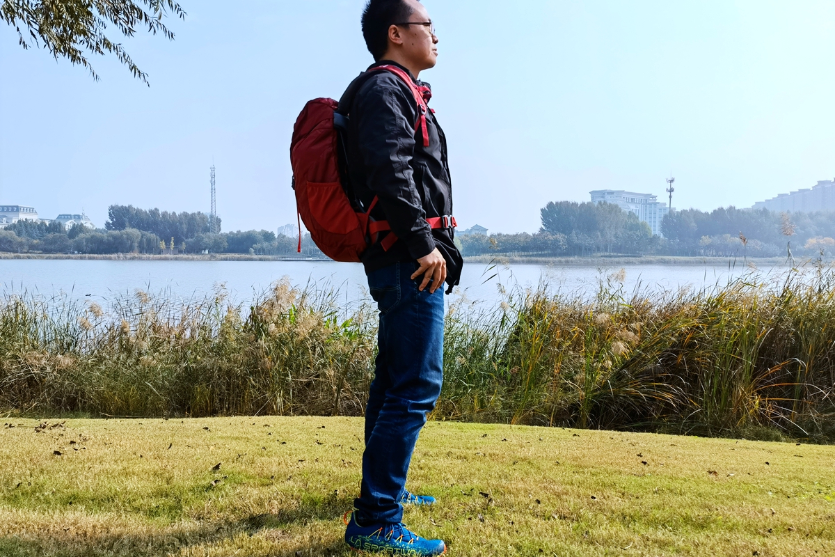 踏秋而行，穩(wěn)定背負(fù)，Deuter多特螢火蟲AC LITE18L