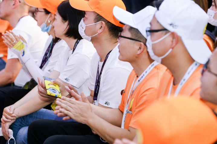 吉利林杰：我要“我们”在一起