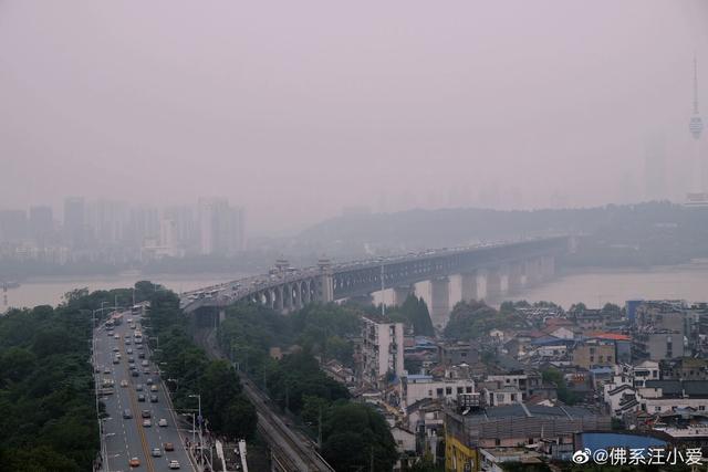 城市不再冰冷，而是有了温度，烟火气温暖城市