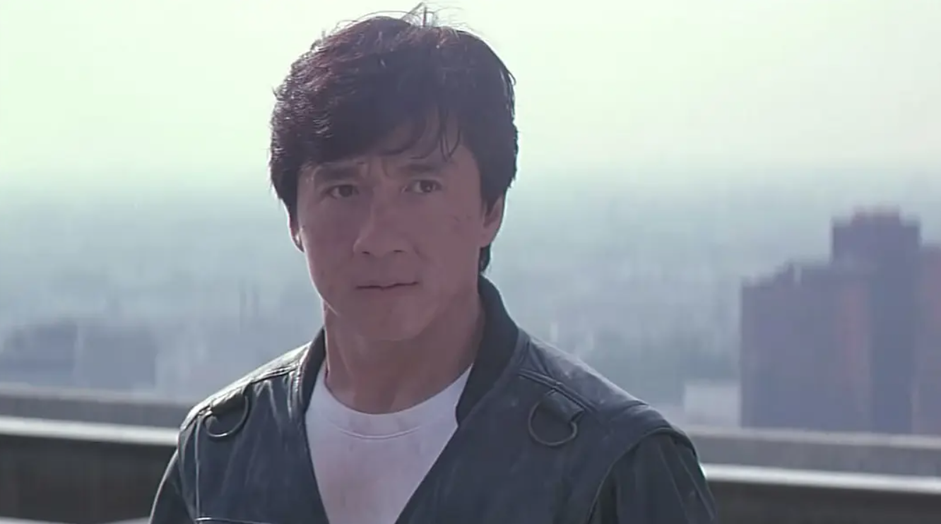 23年前，成龙为悼念恩师从21楼纵身一跃，跳出世界纪录震惊好莱坞