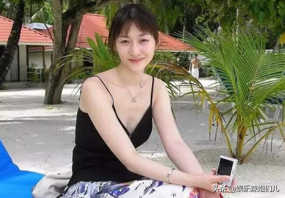 李小冉怀孕八个月流产嫁人鄢颇娶小15岁娇妻梅婷儿女双全最幸福