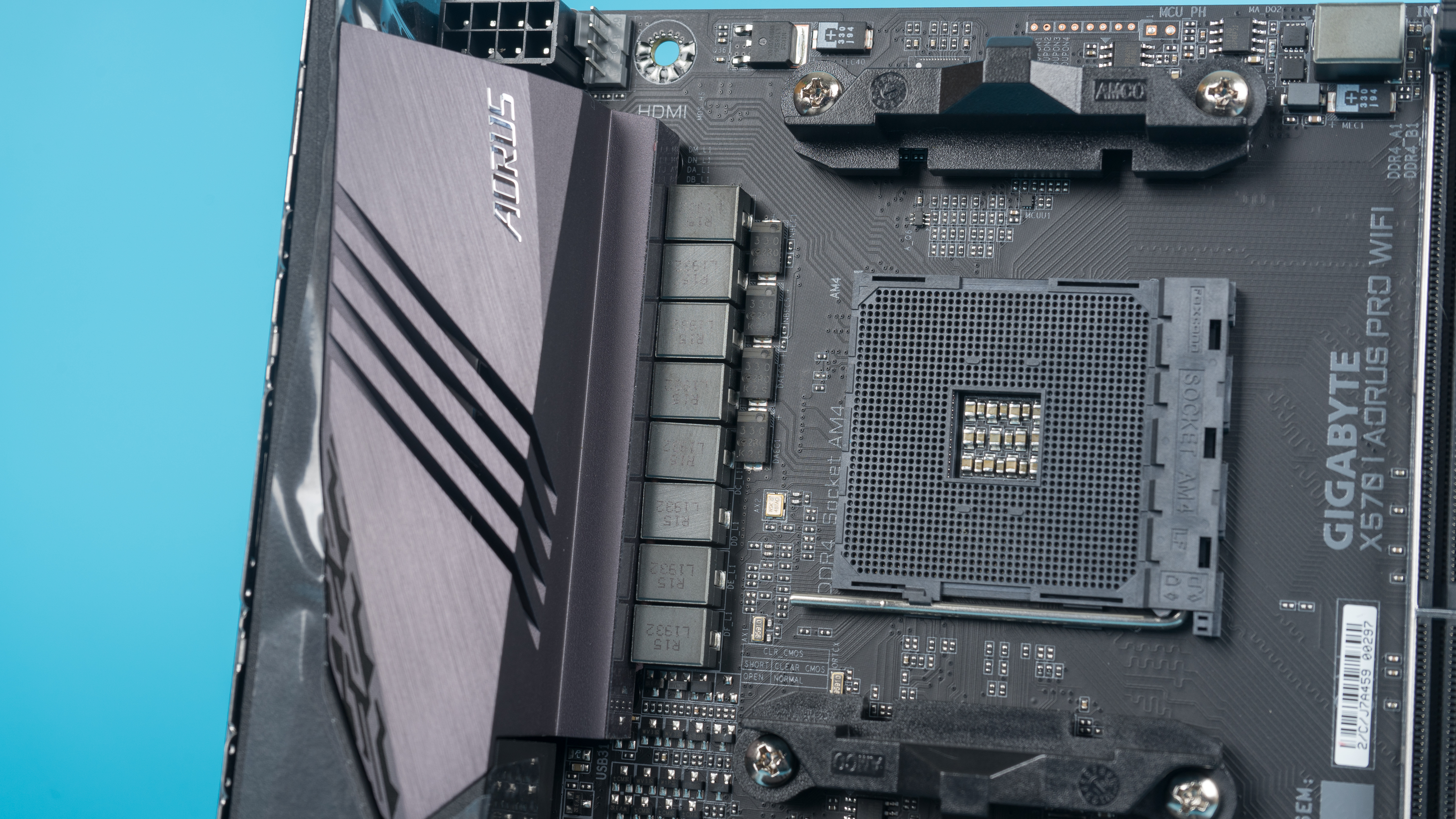 搭建R9 3900X ITX垂直风道机箱，12核PR渲染输出快，超频也无压力