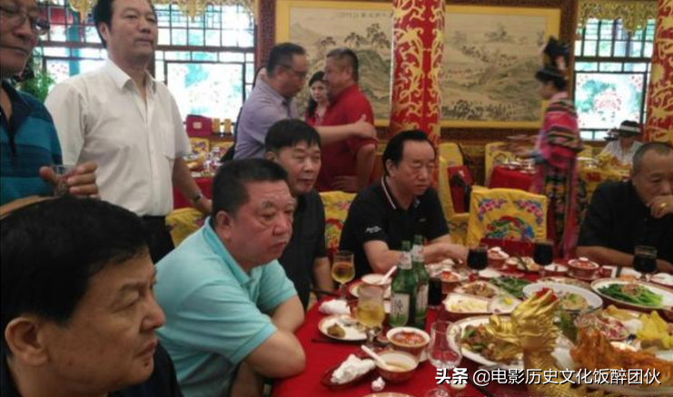 京城“飯醉”夫妻檔，孟凡貴他們兩口子都是酒仙，妻子實力擋酒
