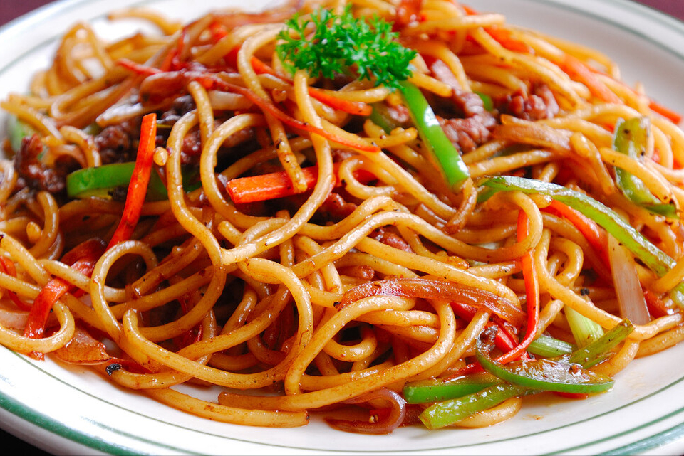 家常炒面，掌握2个技巧，爽滑劲道，好吃不粘连，用挂面做也好吃