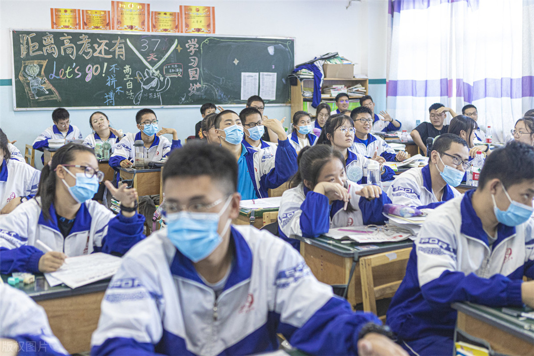 “我不会的题，你也别做”，手撕别人高考卷的女生，后来考了几分