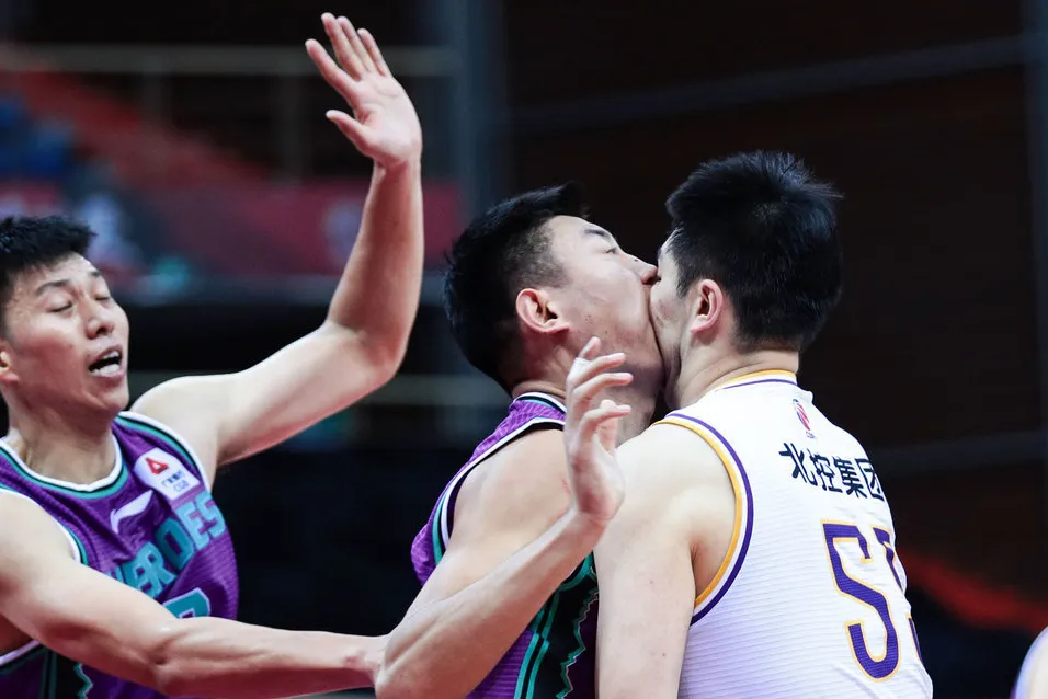 jass为什么不打nba(实战新语 | 欧文的变向再犀利，也躲不过母爱的防守)