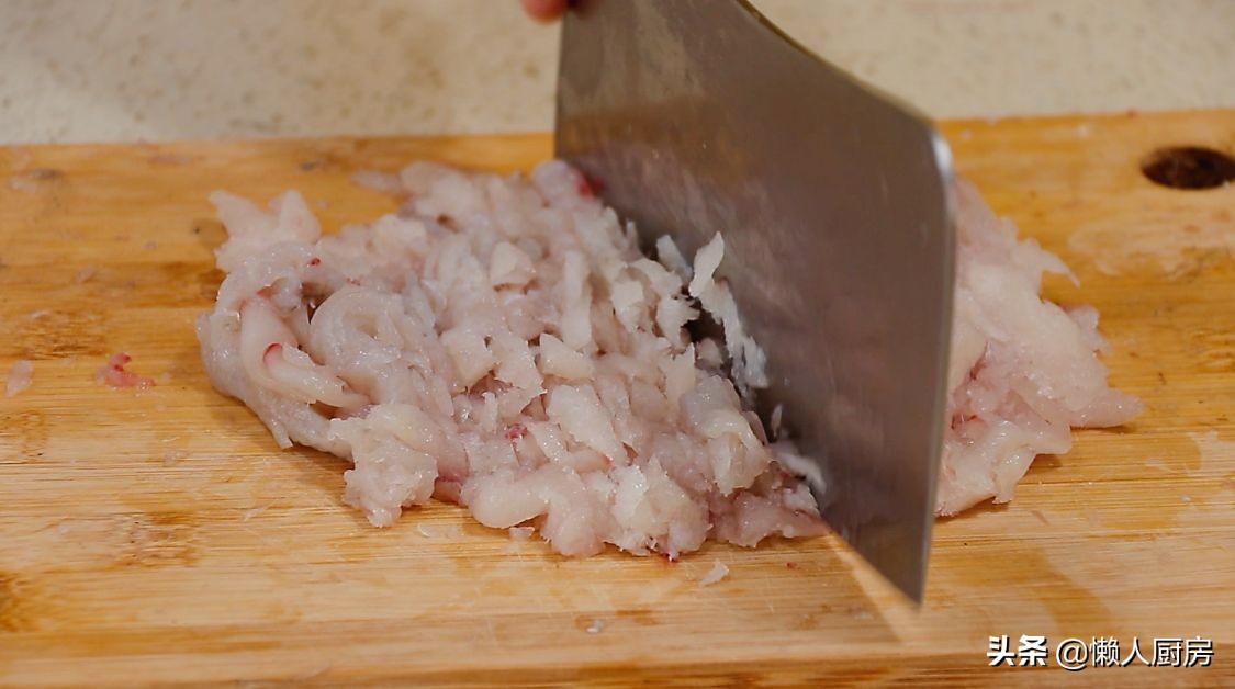 天冷了，我家隔天就用这鱼做鱼丸，每个鱼圆下锅都漂浮，别不会吃