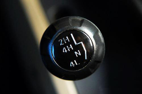 四驱车档位选择、油门及转向操作方法