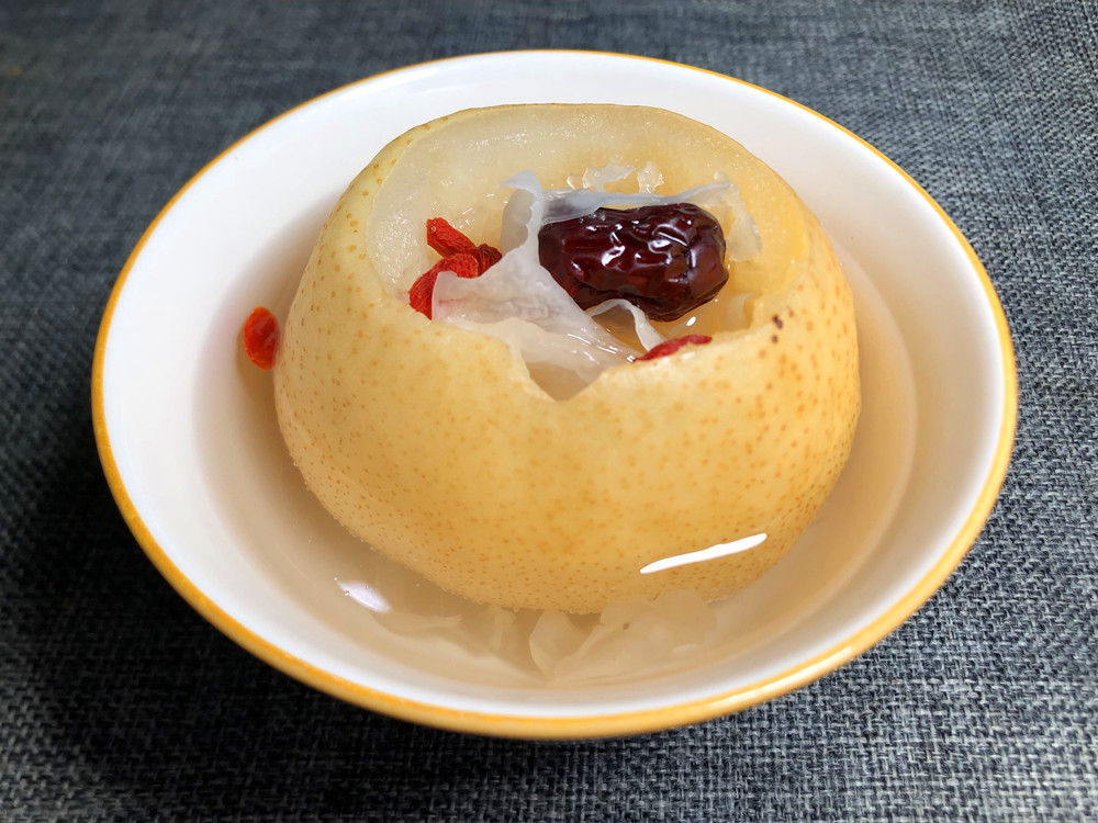 秋天了,教你一个冰糖雪梨的养生做法,润肺去燥,老人小孩超爱喝