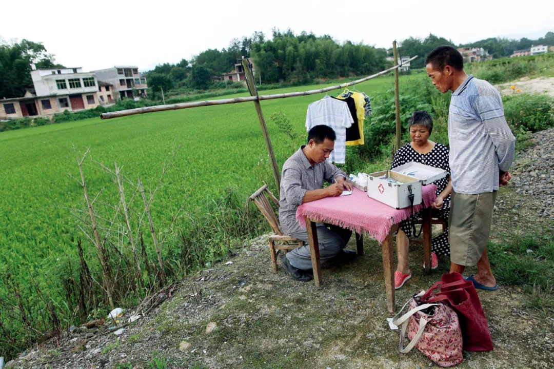 赤脚医生:村医特殊的时代身份
