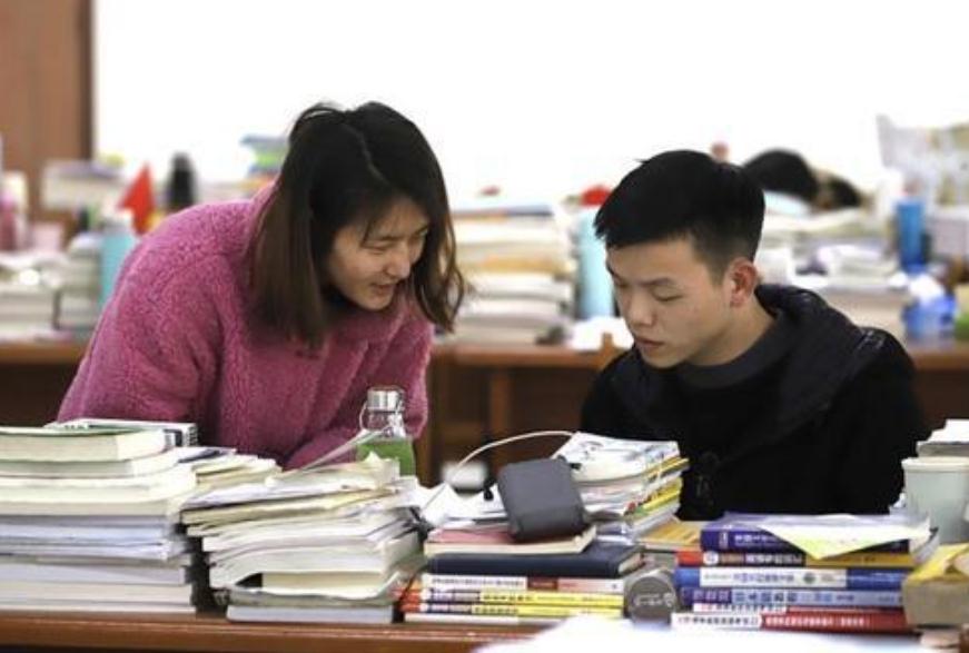 考研“重灾区”院校，部分专业报录比77:1，没有400分不敢报名