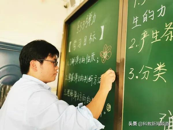 妙笔心裁展风采，不忘初心沃新花___合肥腾飞学校举办第一届板书设计大赛