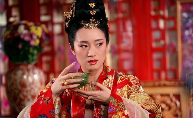 如何评价后梁开国皇帝朱温？是否如史书所作那样不堪？