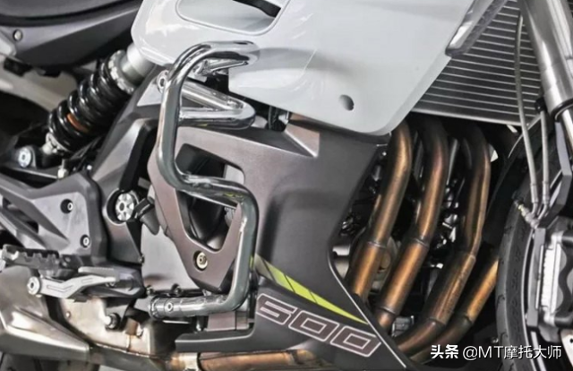 售价5.98万，国产四缸巡航版黄龙600配置如何？全LED，极速218km