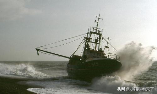 1945年日本神户丸号运输船神秘失踪未解之谜(“鄱阳湖魔鬼三角”沉船事件，30年内船员失踪，存活者精神失常)