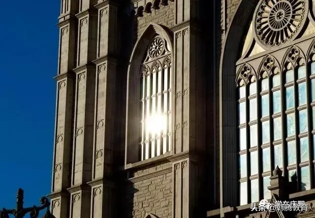 被誉为韩国最美校园，多部韩剧取景地，走进世界名校——庆熙大学