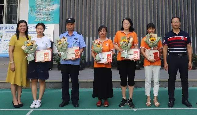 广西师大附外庆祝第37个教师节暨教师表彰大会隆重举行