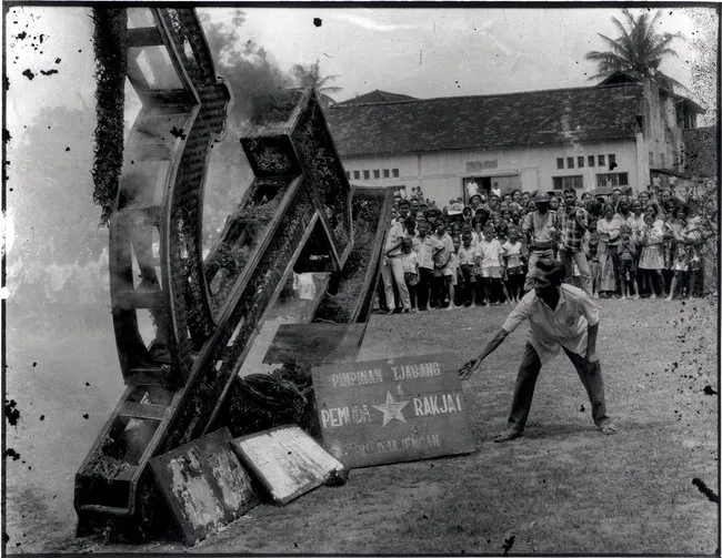 1965年,世界第三大共产党的“非自然死亡”
