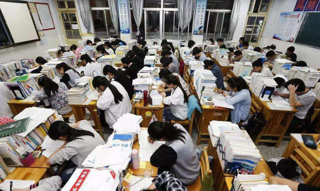 “高考钉子户”13次参加高考：曾考过625的高分，为父亲果断退学